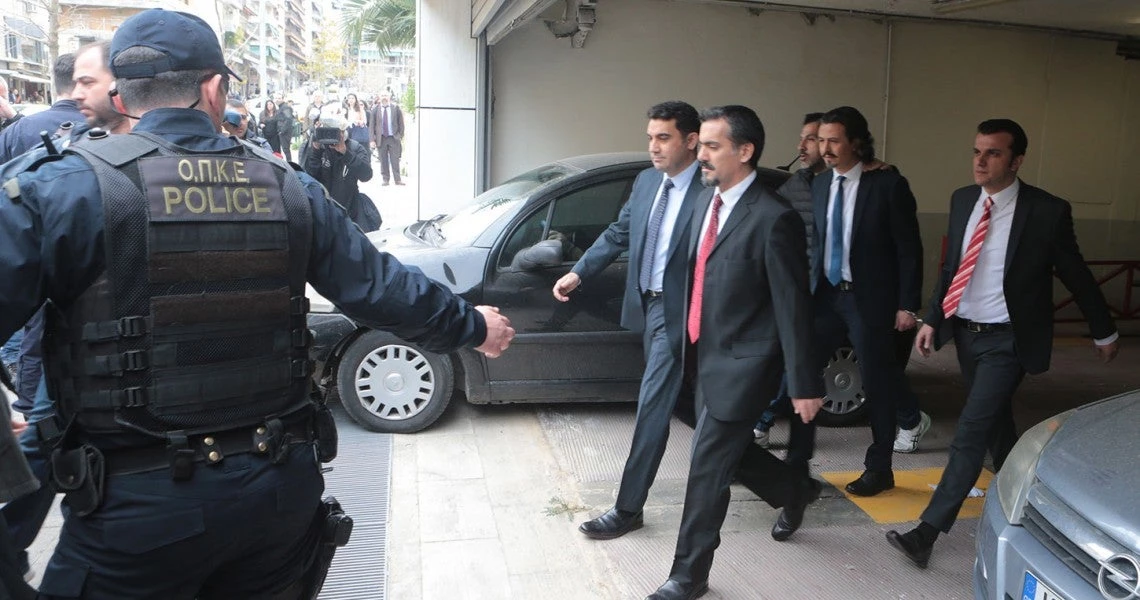 Εγκλειστοι σε στρατόπεδο οι Τούρκοι αξιωματικοί – Φόβοι για απόπειρα δολοφονίας τους – Ελέγχονται τα φαγητά τους, ελεύθεροι σκοπευτές παντού